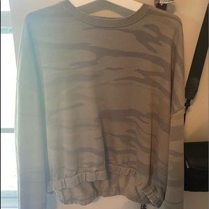 long sleeve camp crop tee